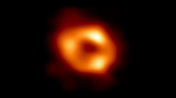 استغرق الأمر مئات الباحثين والعديد من التلسكوبات لالتقاط صورة للثقب الأسود في منتصف مجرتنا درب التبانة.نسخة كاملةأطلق علماء الفلك للتو....