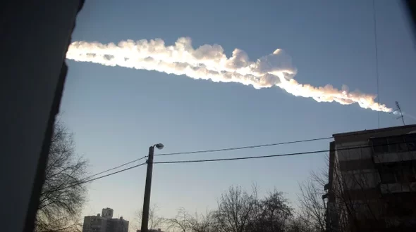 انفجار الكويكب الذي هز العالم لا يزال يحدث تأثيرًافي مثل هذا اليوم قبل عشر سنوات ، عندما أشرقت الشمس فوق مدينة تشيليابينسك الروسيـ........ر