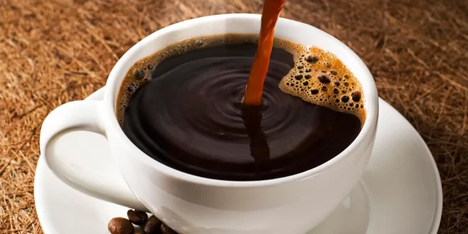 فوائد جديدة مفاجئة للقهوة Pouring-Coffee-Cup-660x330